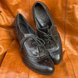 BORN Black Wingtip Brogue Lace-up Heel Boots
sz 8